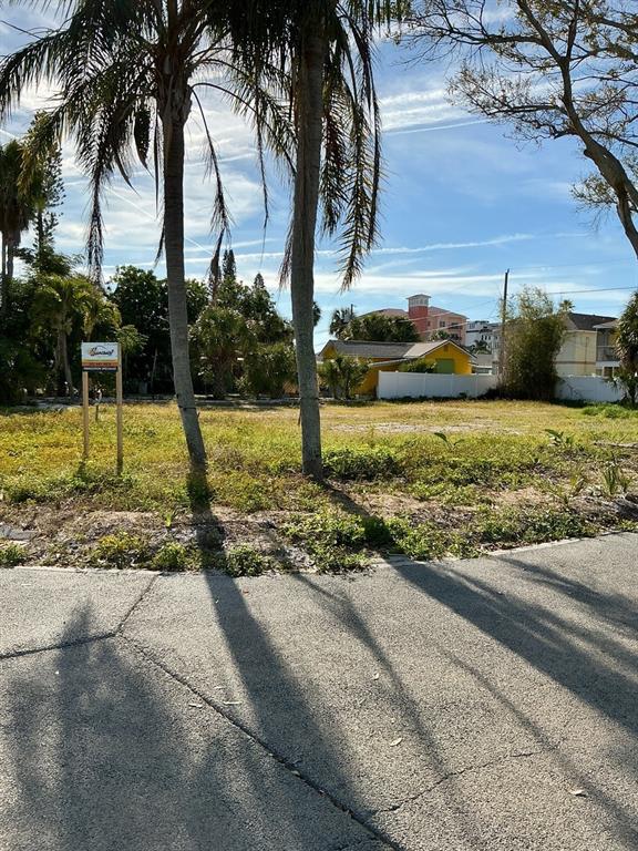 13354 2ND ST E, MADEIRA BEACH, FL — photo 2 of 6