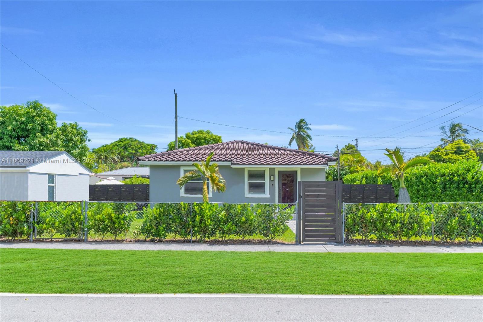 6490 SW 37th St, Miami FL 33155