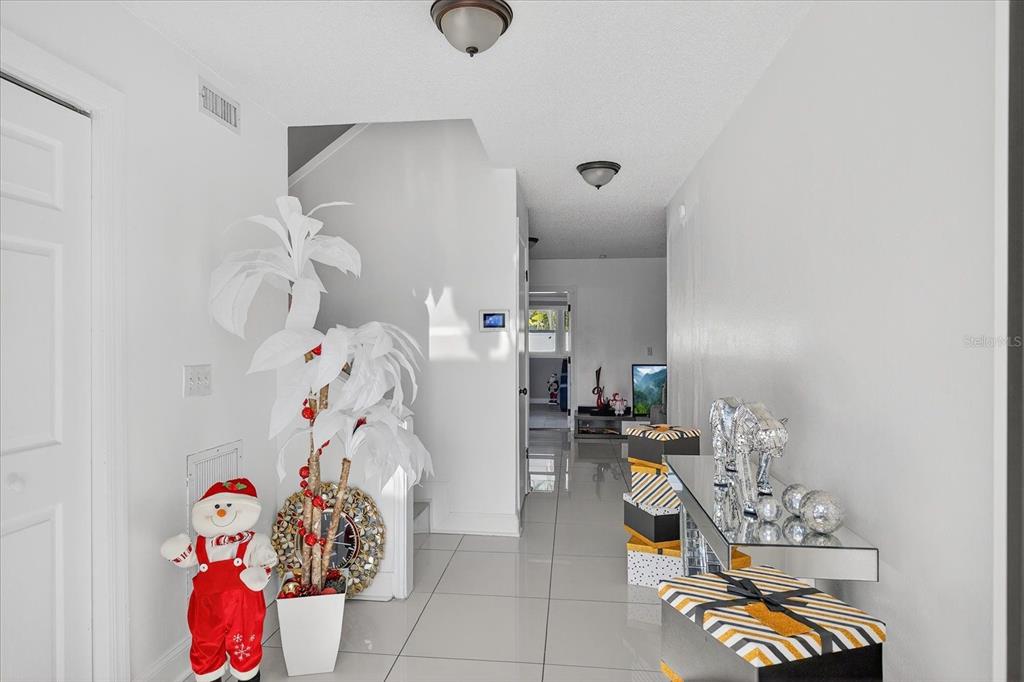 7613 RUSTIC DR, TAMPA, FL — photo 4 of 30