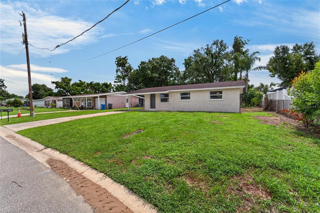 506 SHAMROCK ROAD, BRANDON, FL — photo 3 of 30