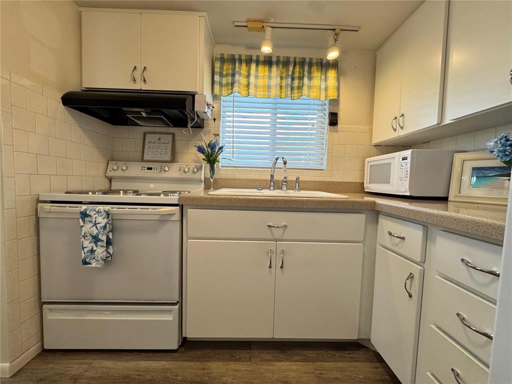 1826 SUNNY DRIVE UNIT D26, BRADENTON, FL — photo 5 of 27
