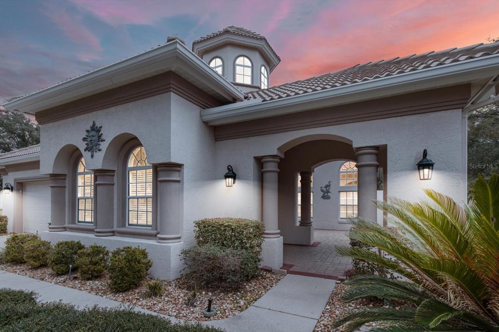 1022 W LAKE VALLEY COURT