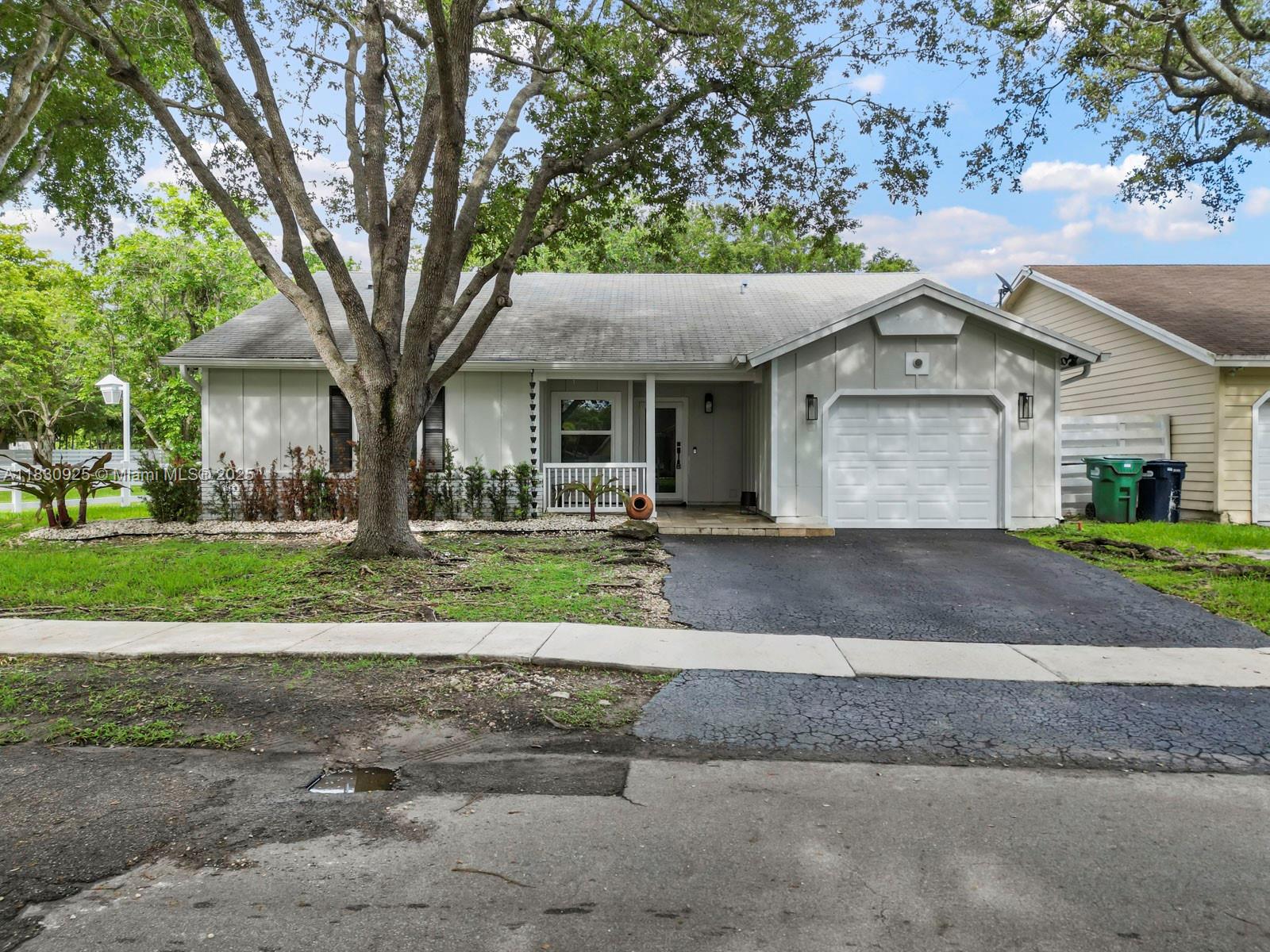 14913 SW 143rd Ct, Miami FL 33186