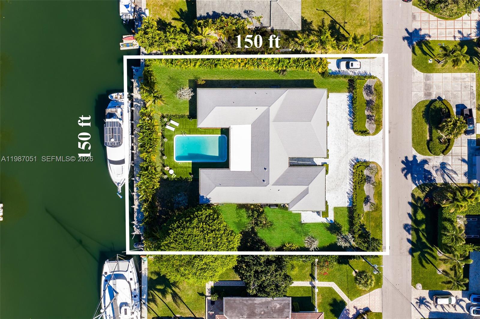 424 Alamanda Dr, Hallandale Beach FL 33009