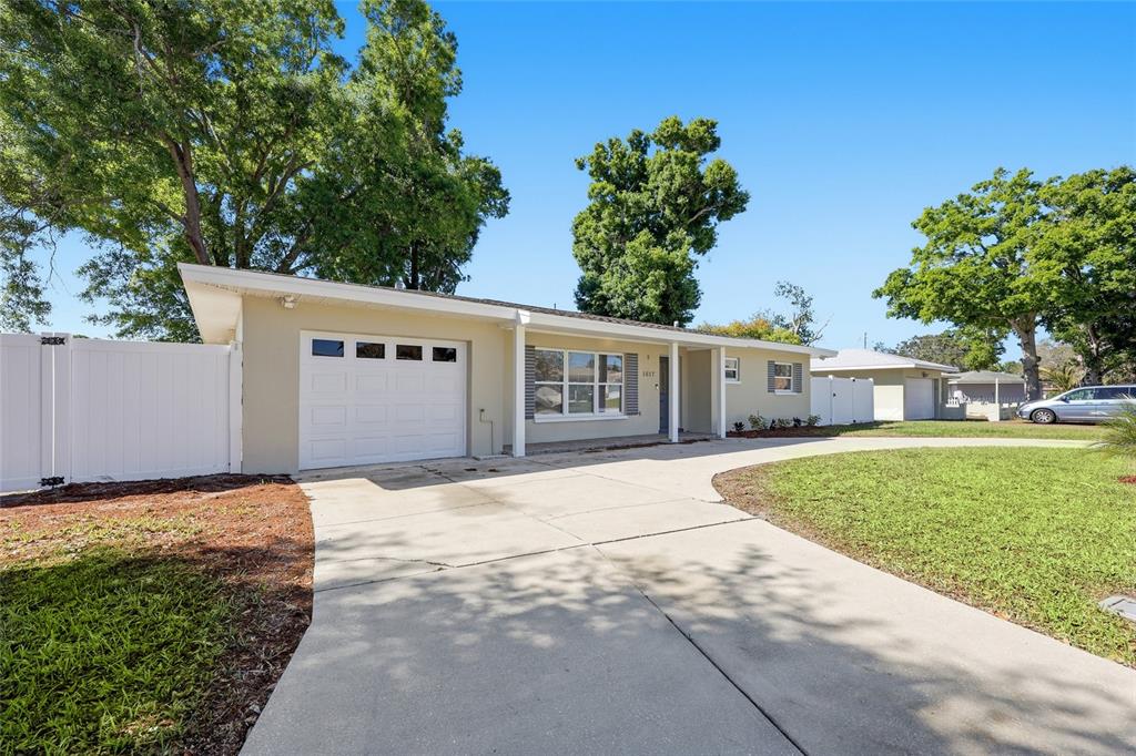 1817 HUNT LANE, CLEARWATER, FL — photo 2 of 30