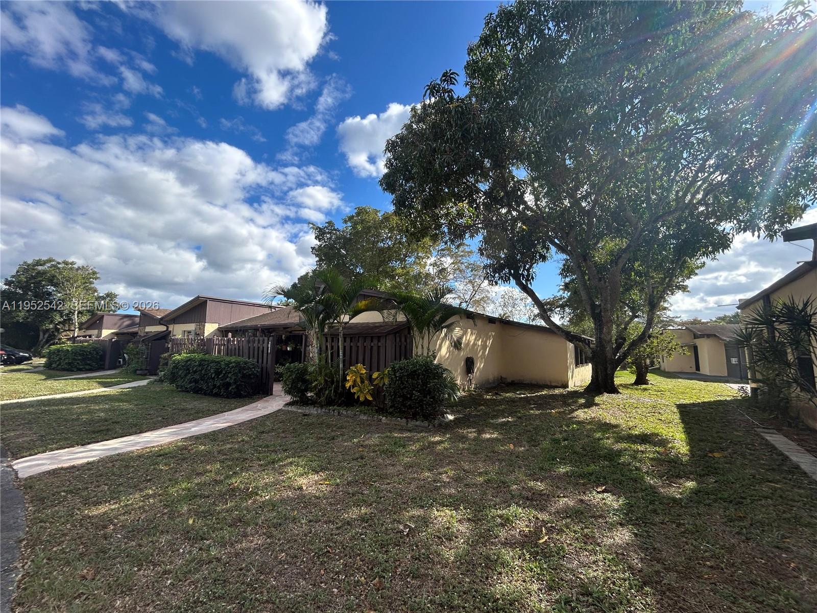 602 Briarwood Cir # 46, Hollywood FL 33024