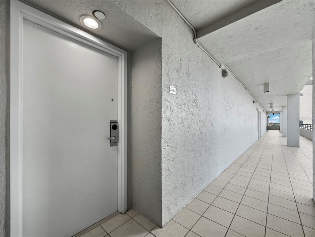 210 SANDS POINT ROAD UNIT 2405, LONGBOAT KEY, FL — photo 4 of 30