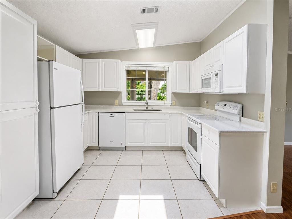 604 TOPSIDE CIRCLE, EDGEWATER, FL — photo 5 of 30