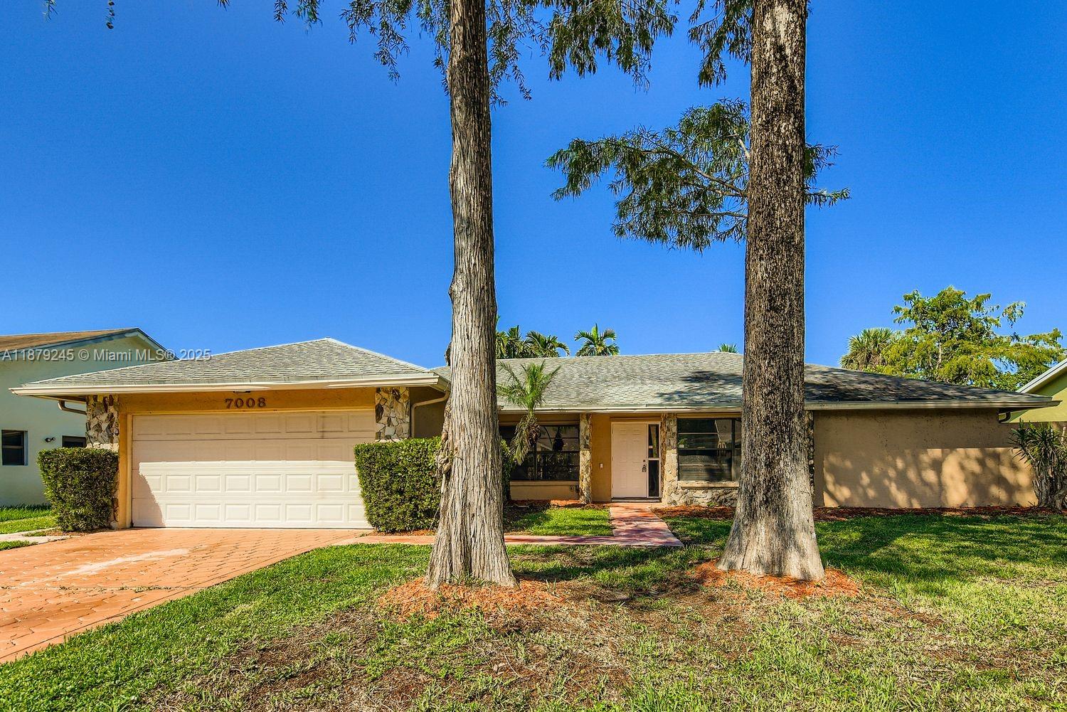 7008 NW 49th Ct, Lauderhill FL 33319