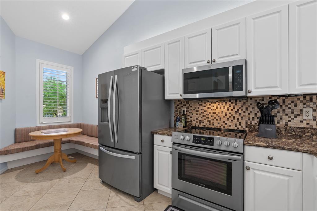 8553 54TH AVENUE CIRCLE E, BRADENTON, FL — photo 4 of 30