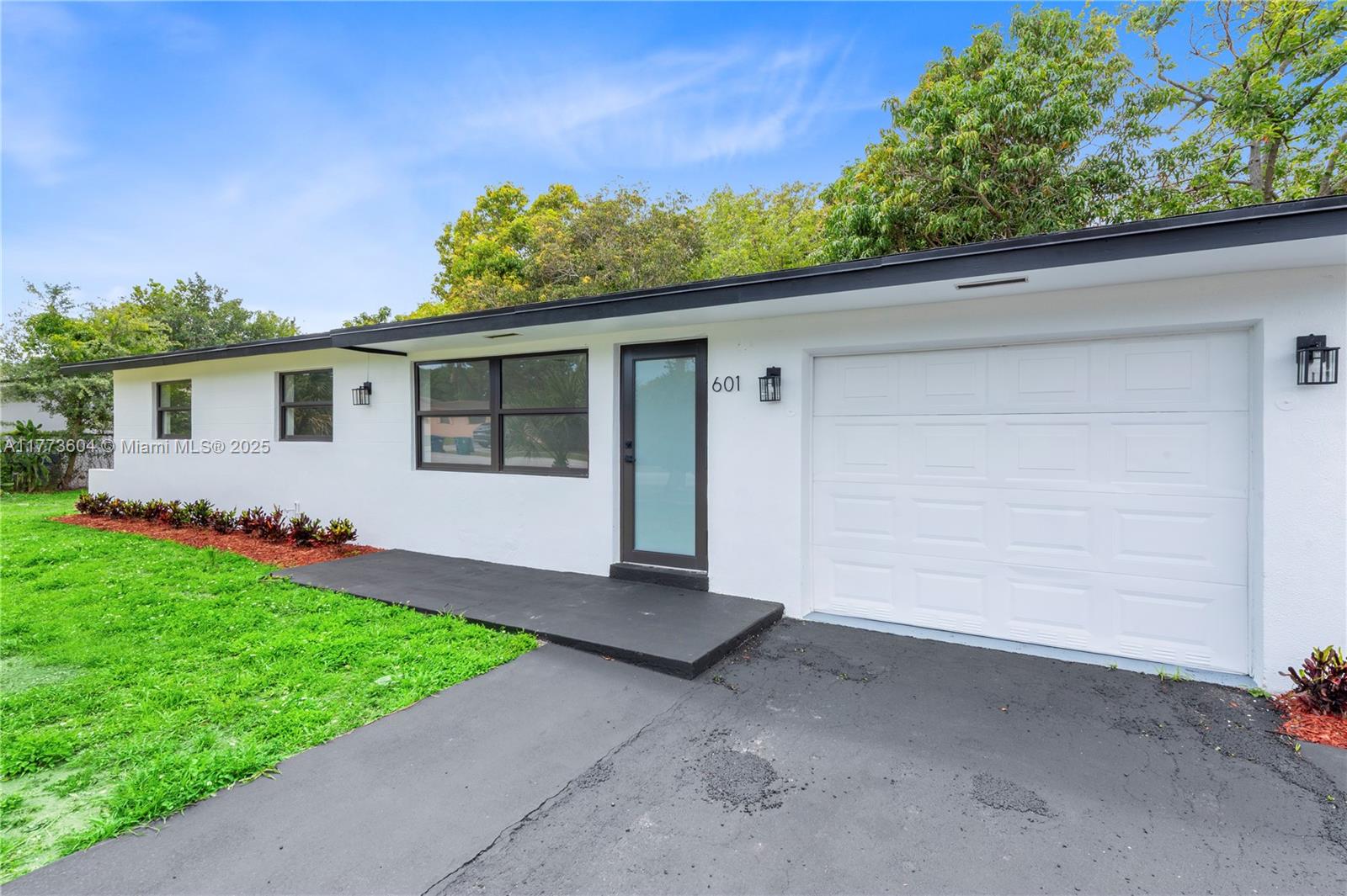 601 NW 35th Ter, Lauderhill FL 33311