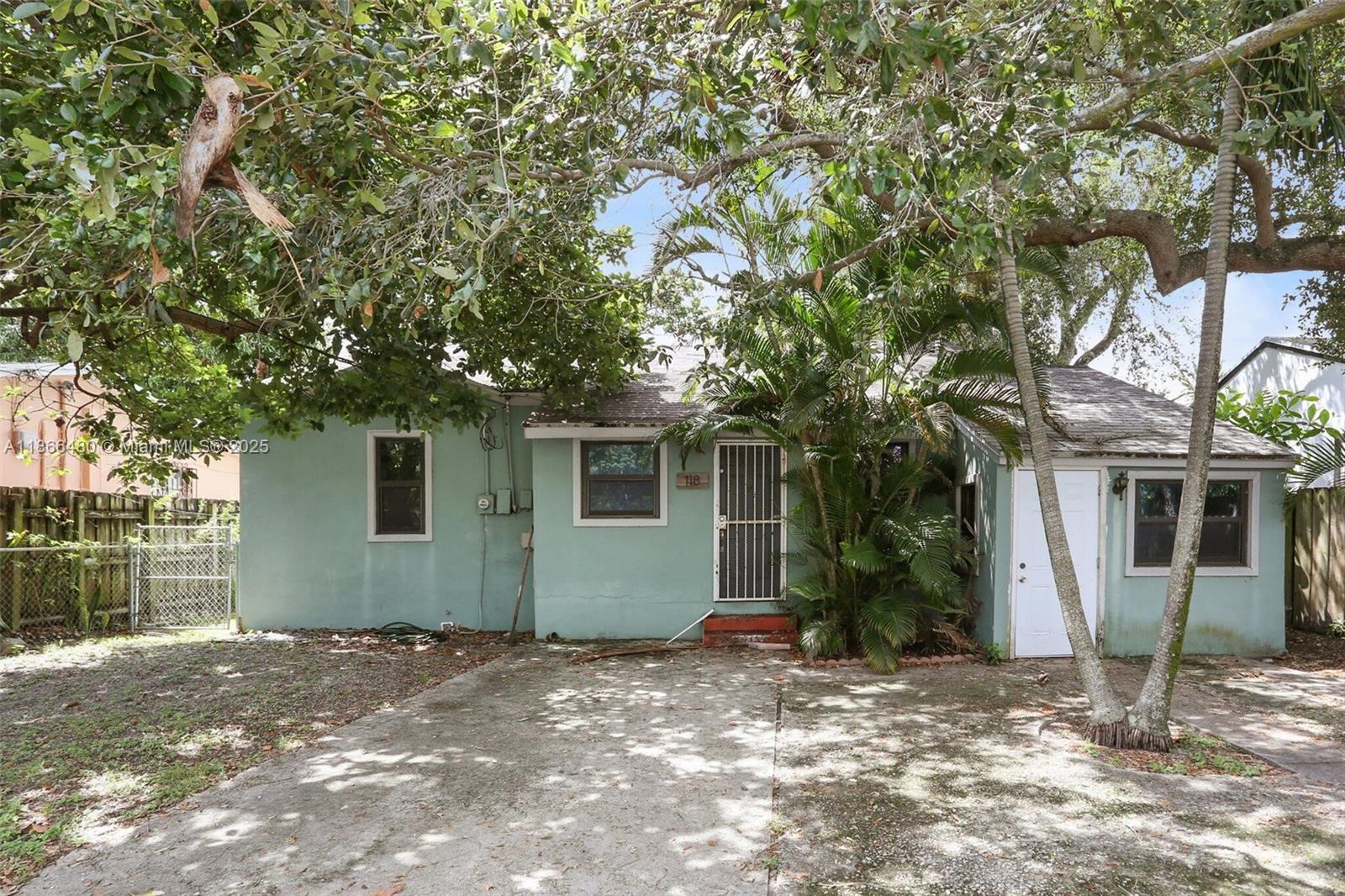 118 NW 44th St, Miami FL 33127
