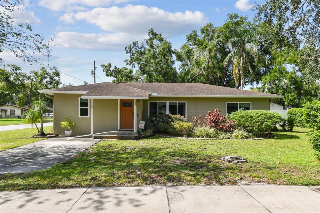 702 W COUNTRY CLUB DRIVE