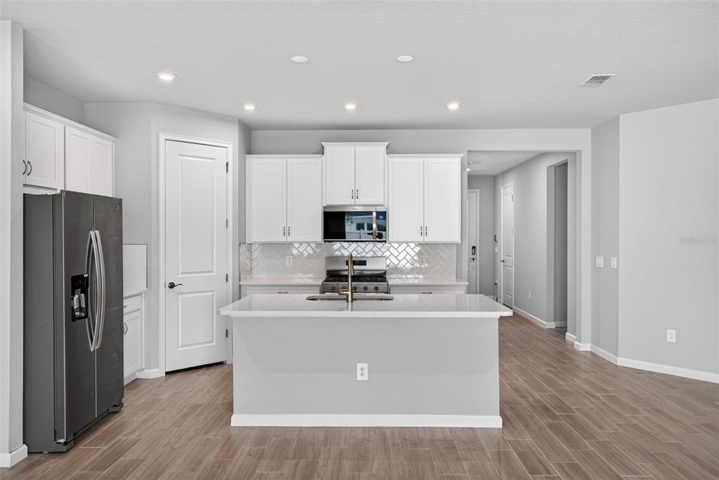 9243 AURELIA AVENUE, PARRISH, FL — photo 4 of 30