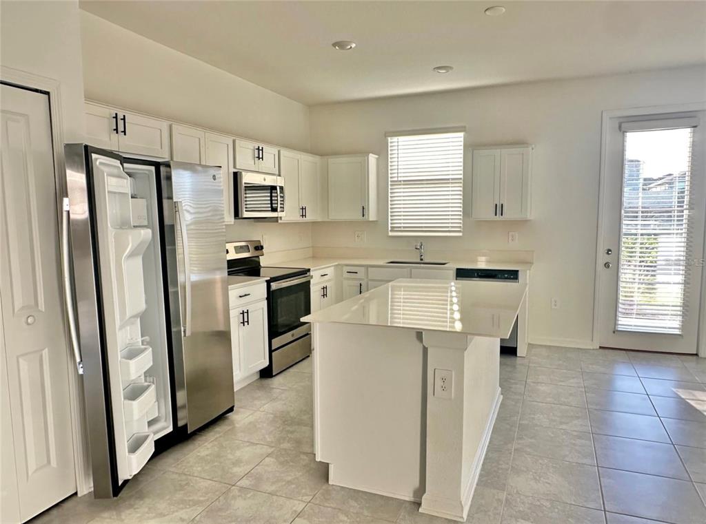 390 BOGEY DRIVE, DAVENPORT, FL — photo 3 of 7