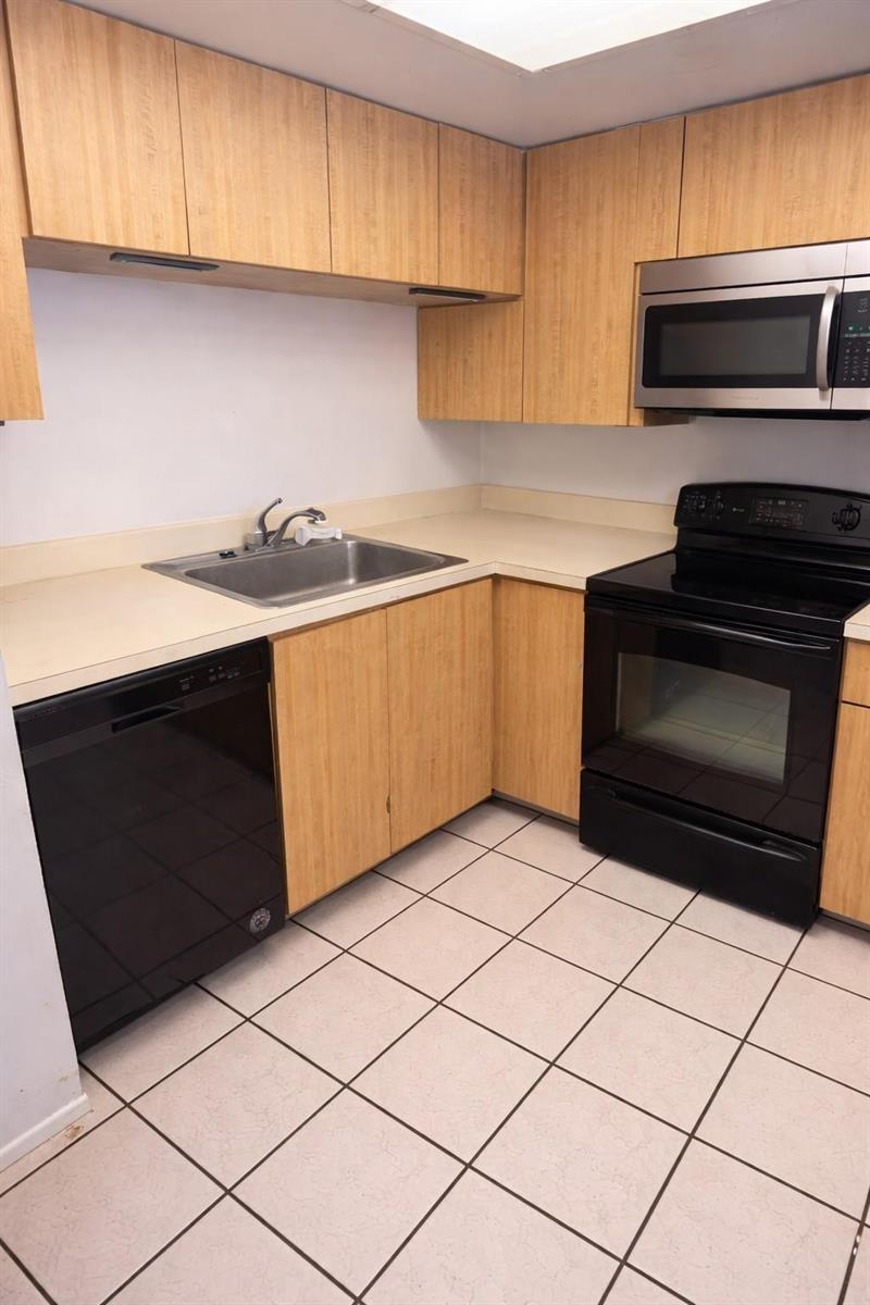 103 Royal Park Drive # 2c, Oakland Park FL 33309