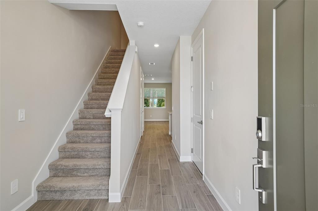 7328 DEER VALLEY CIRCLE, TAMPA, FL — photo 2 of 28