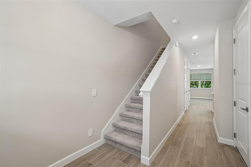 7328 DEER VALLEY CIRCLE, TAMPA, FL — photo 3 of 28