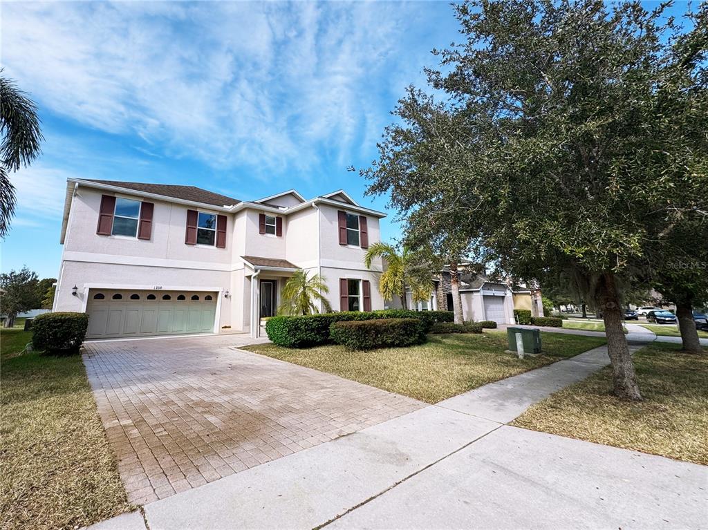 1208 SAWGRASS POINTE DRIVE