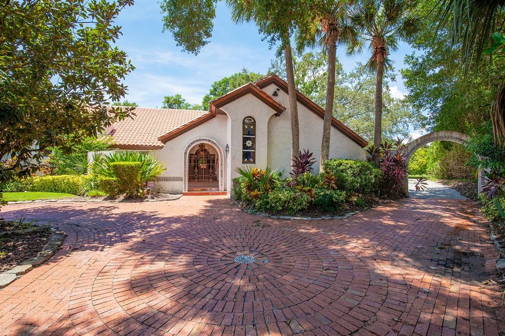 1906 MAPLE LEAF DRIVE