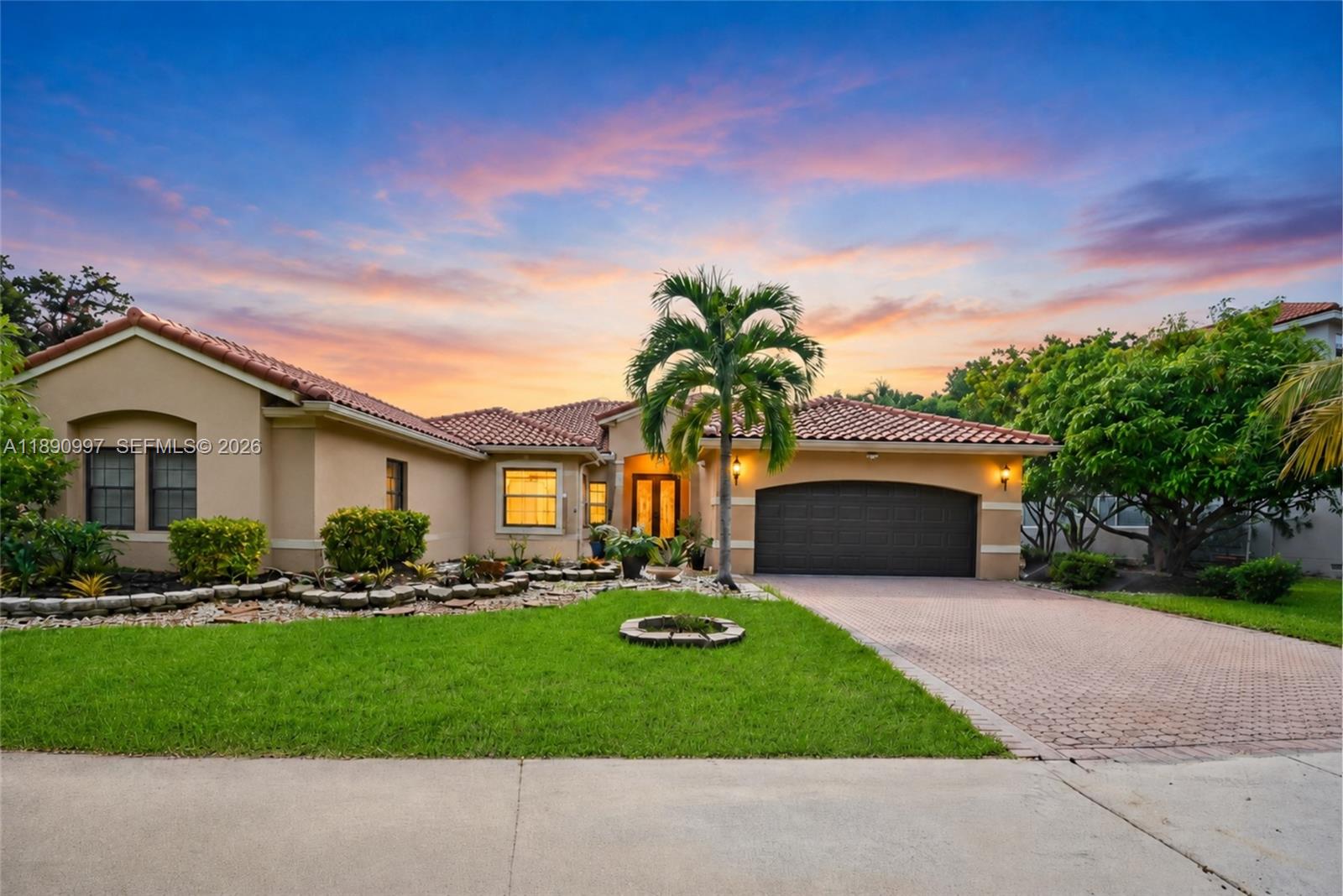 523 Stonemont Dr, Weston FL 33326