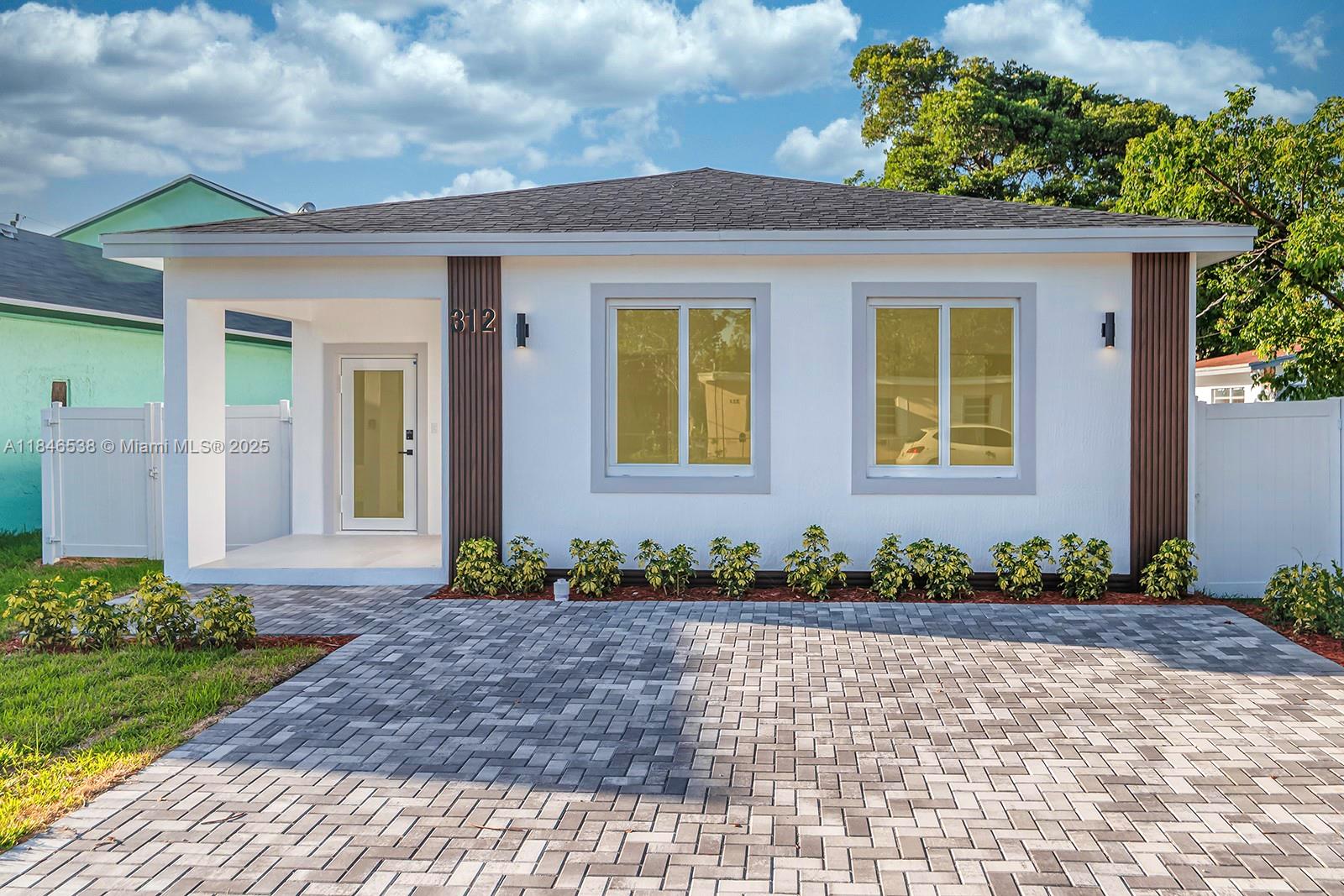 312 NW 9th St, Hallandale Beach FL 33009