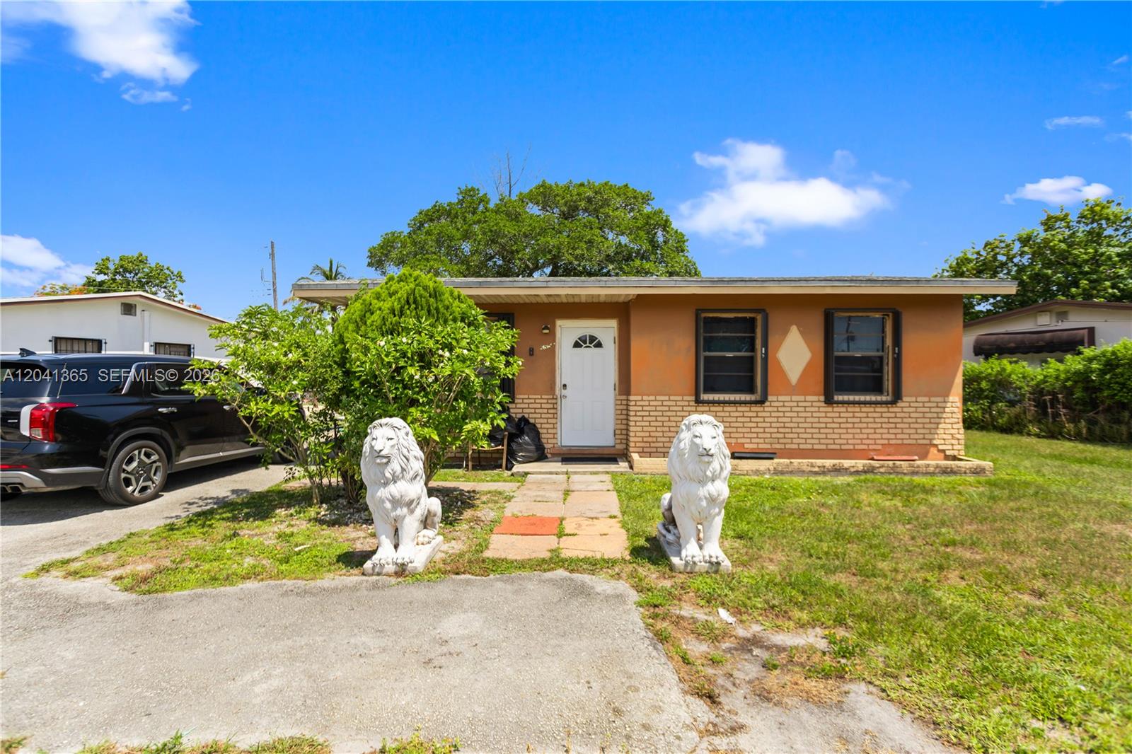 555 Harem Ave, Opa-Locka FL 33054