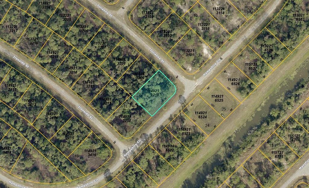 This is an aerial map showing a highlighted vacant lot surrounded by wooded residential parcels — HAMPSHIRE CIRCLE, NORTH PORT, FL