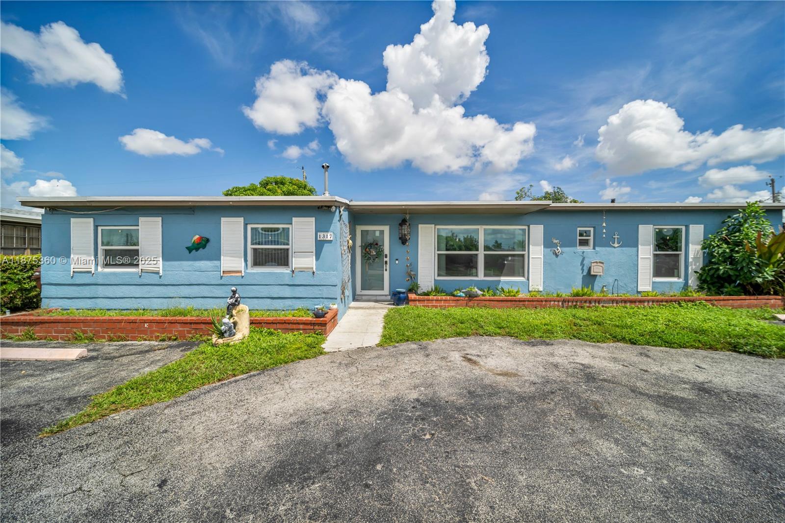 1317 W 61st Pl, Hialeah FL 33012