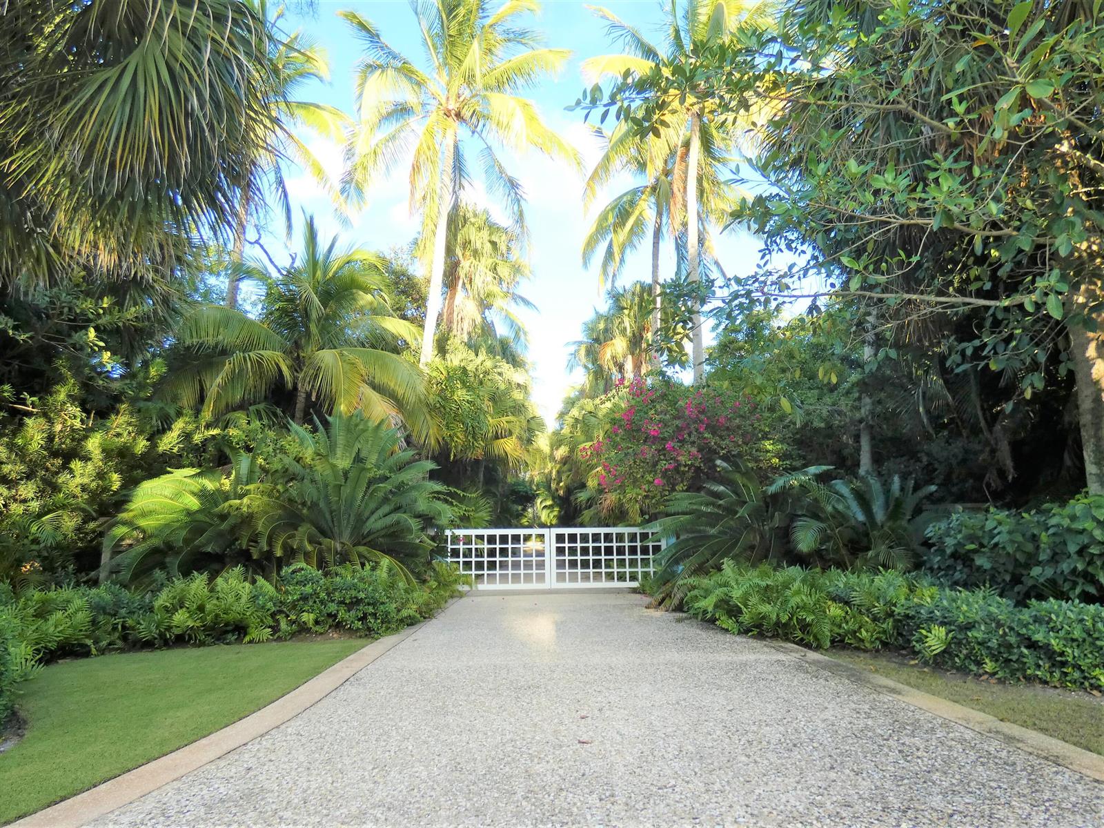 521 S Beach Road, Jupiter Island FL 33455