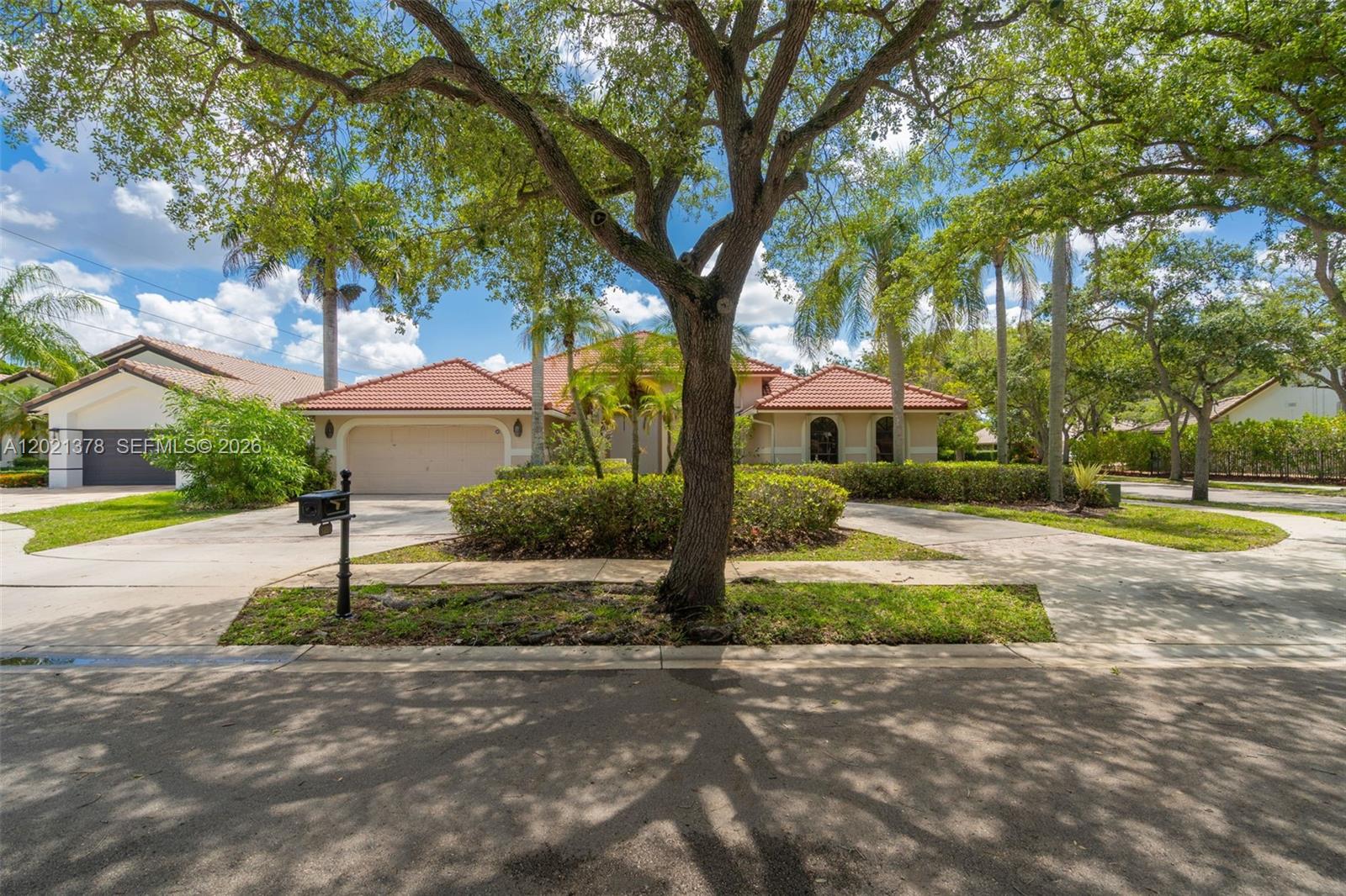 1051 Deerpath Ct, Weston FL 33326