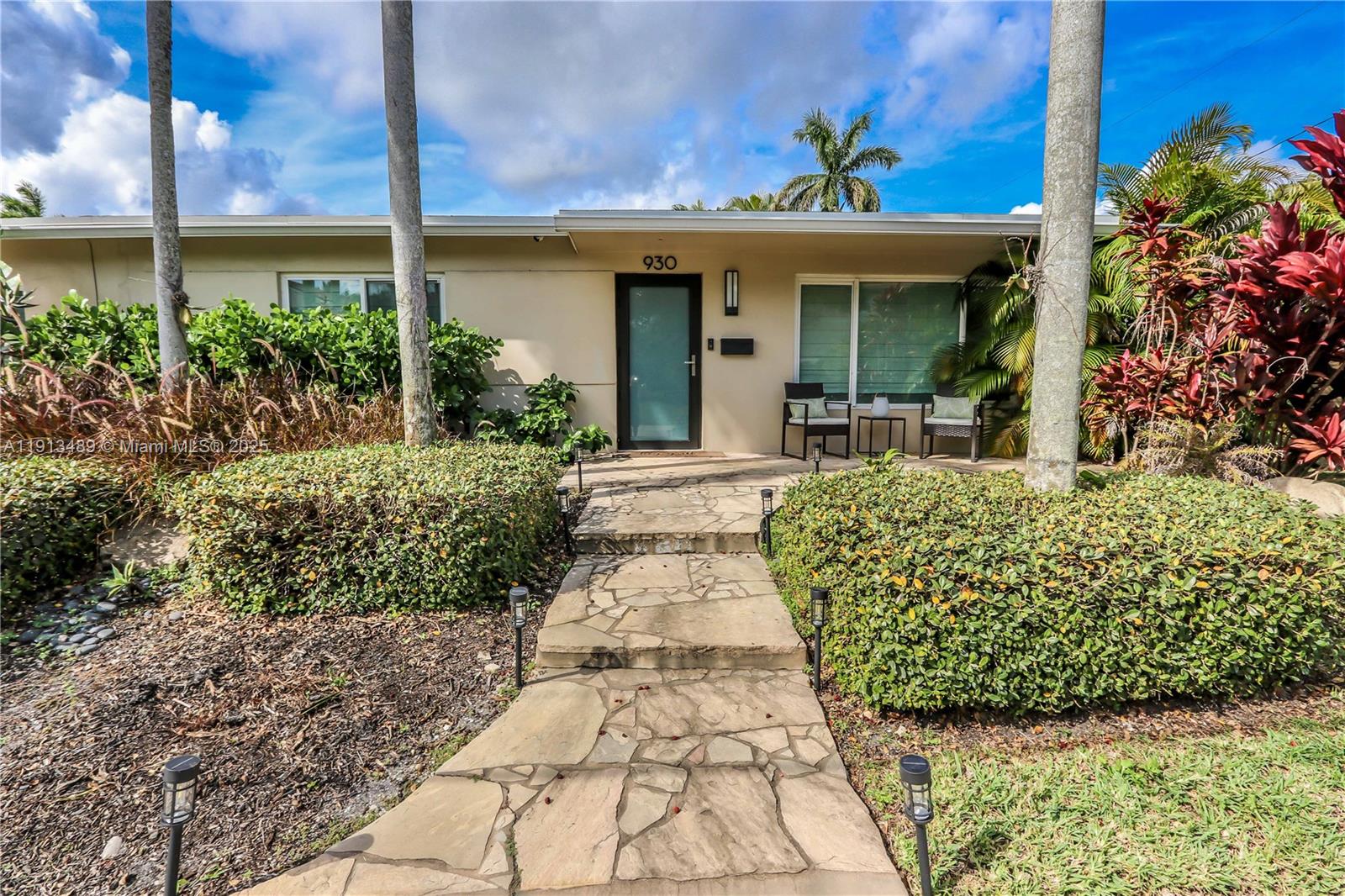930 N 11th Ct, Hollywood FL 33019