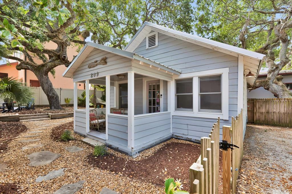 209 ESTHER STREET