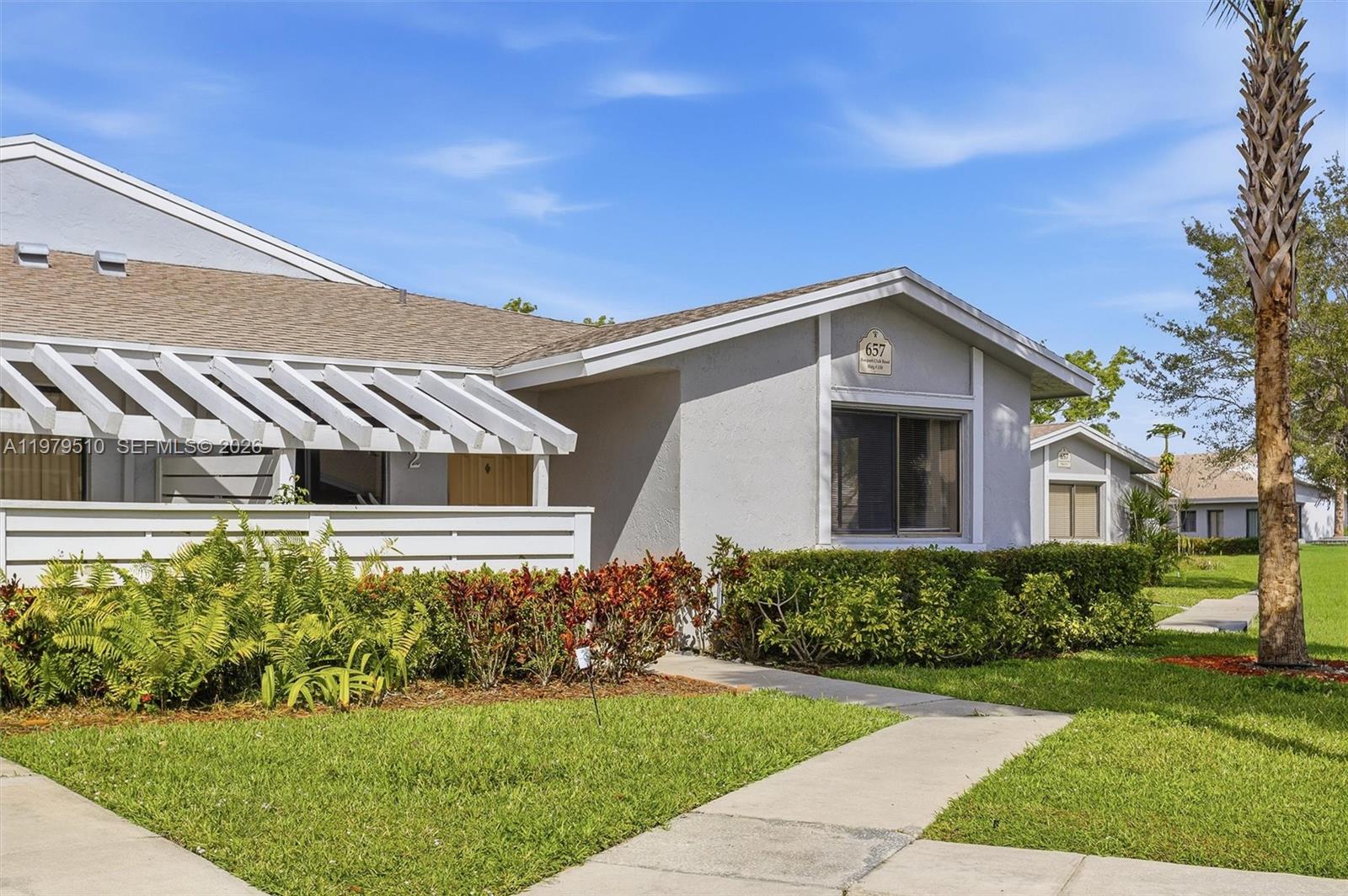 657 Racquet Club Rd # 2, Weston FL 33326