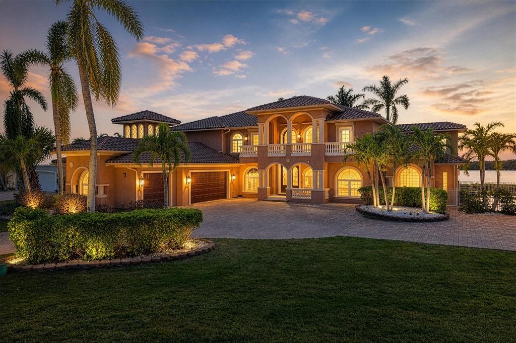7 COVE VIEW COURT