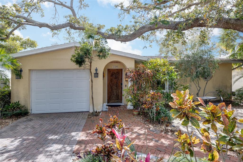 239 SOVRANO ROAD, VENICE, FL — photo 2 of 30