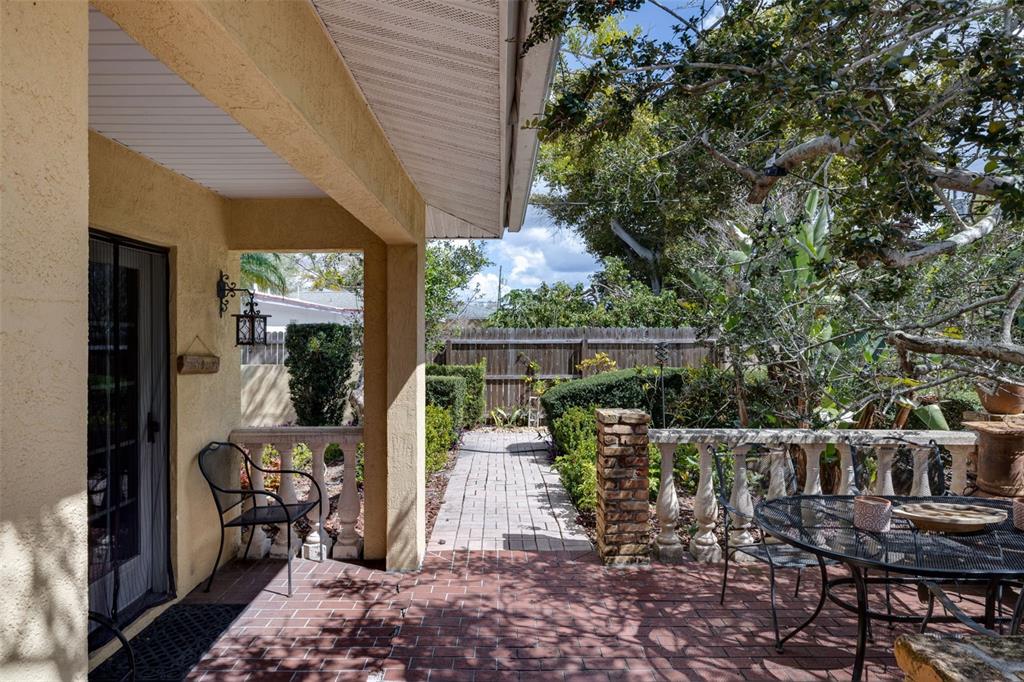 239 SOVRANO ROAD, VENICE, FL — photo 5 of 30
