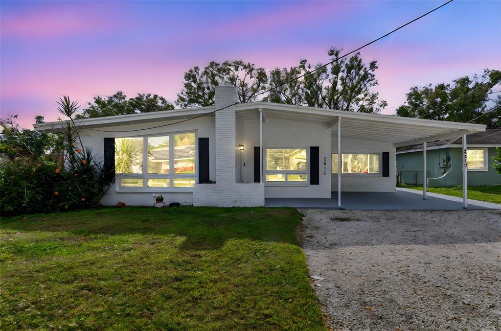 2810 W SILVER LAKE AVENUE