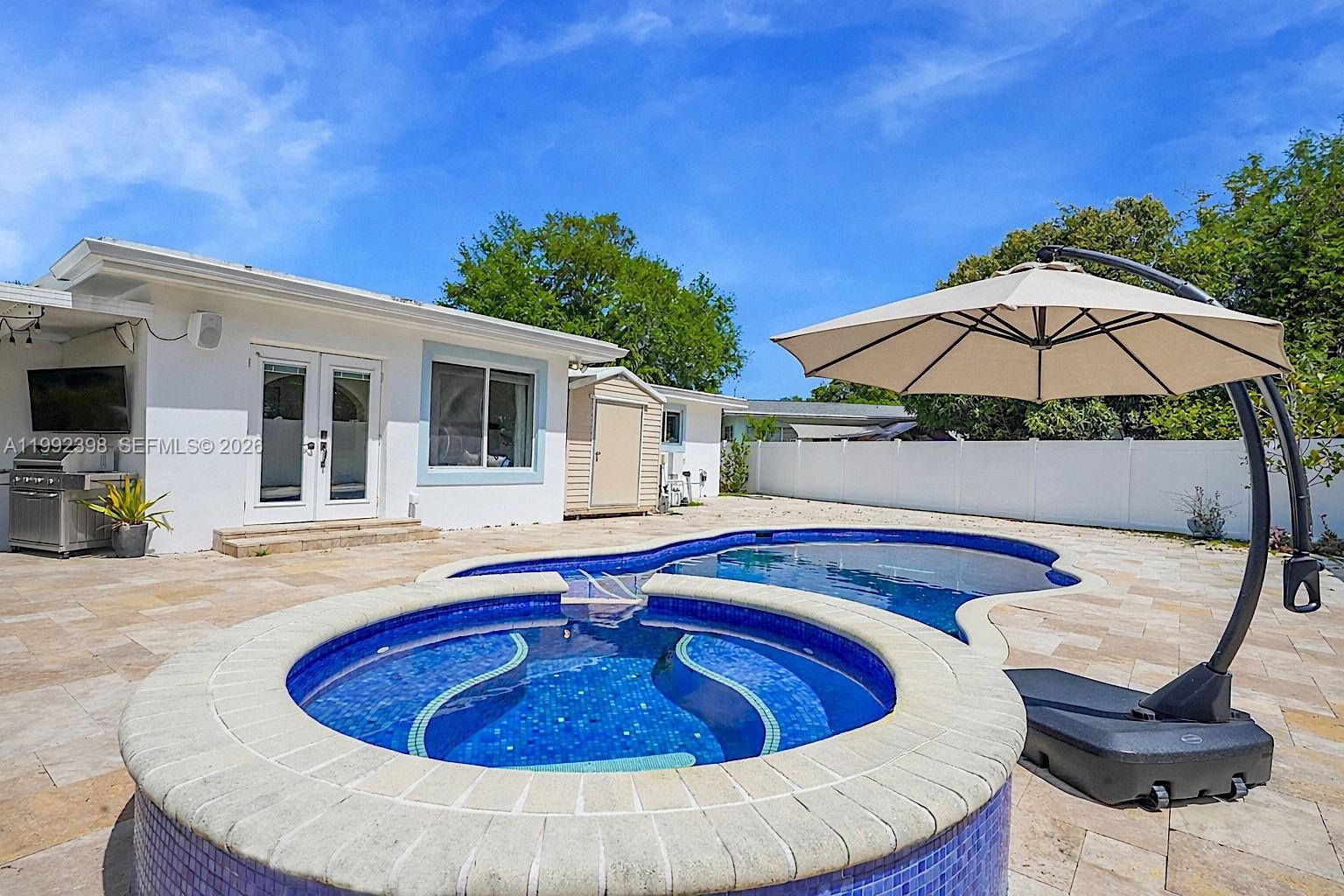 30 Bentley Dr, Miami Springs FL 33166