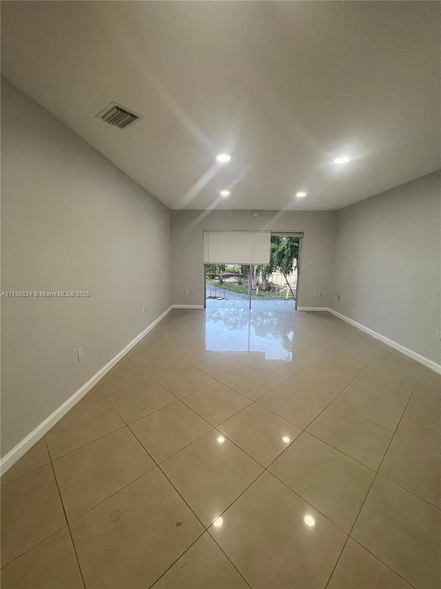 7368 SW 82nd St # E215, Miami FL 33143