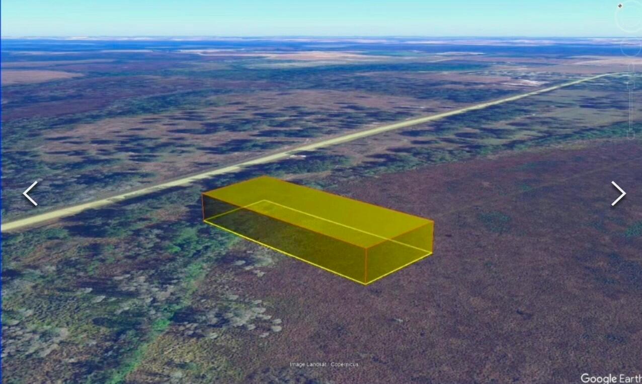A yellow rectangular 3D overlay marks a plot of land next to a long road — 00 Old Polk City Road, FL 33844, FL
