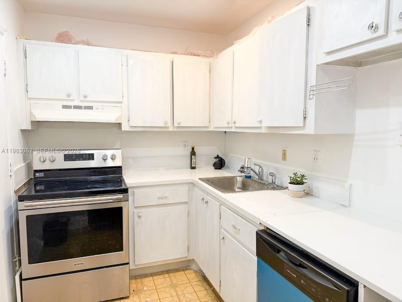 4043 NW 16th St # 204, Lauderhill FL 33313
