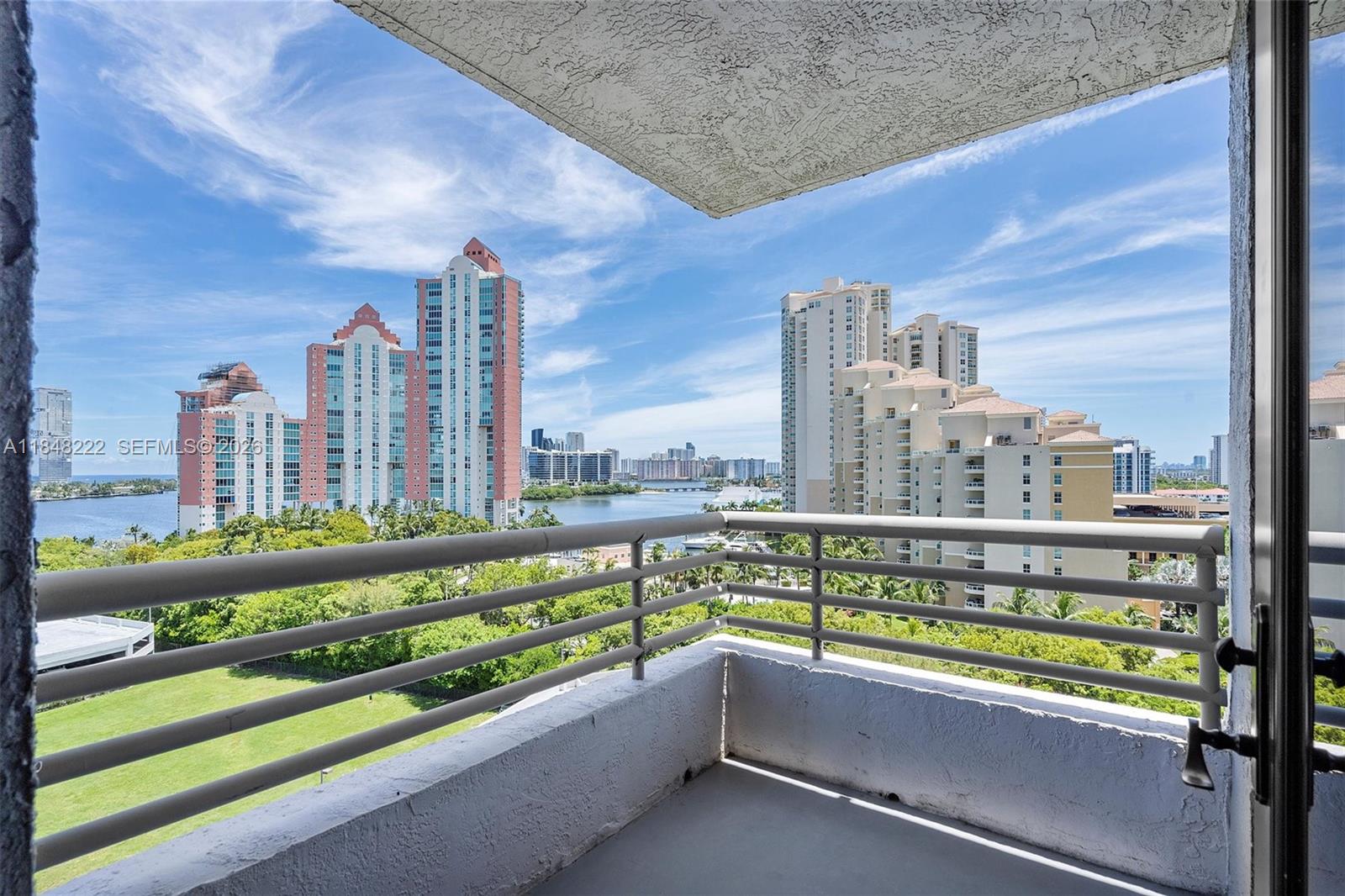 3300 NE 191st St # 1213, Aventura FL 33180