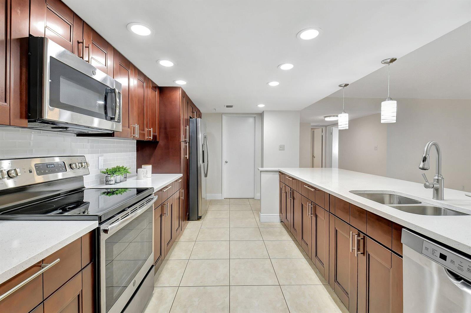 820 Lavers Circle # G402, Delray Beach FL 33444