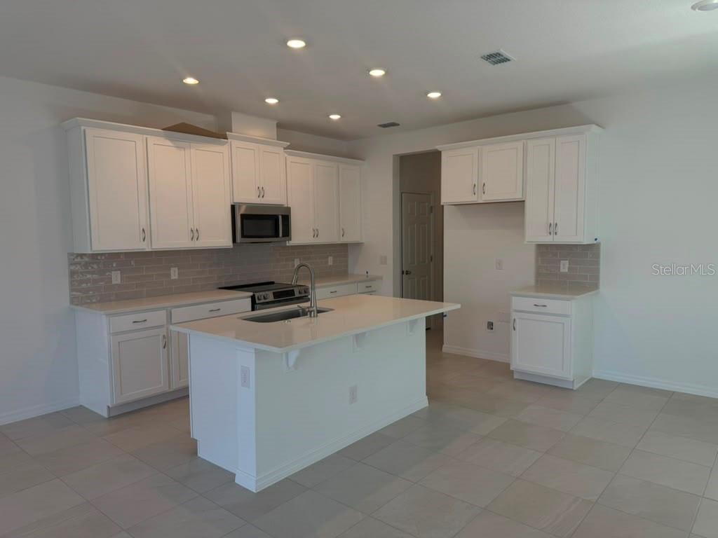 408 OAK FLAT ALLEY, GROVELAND, FL — photo 3 of 11