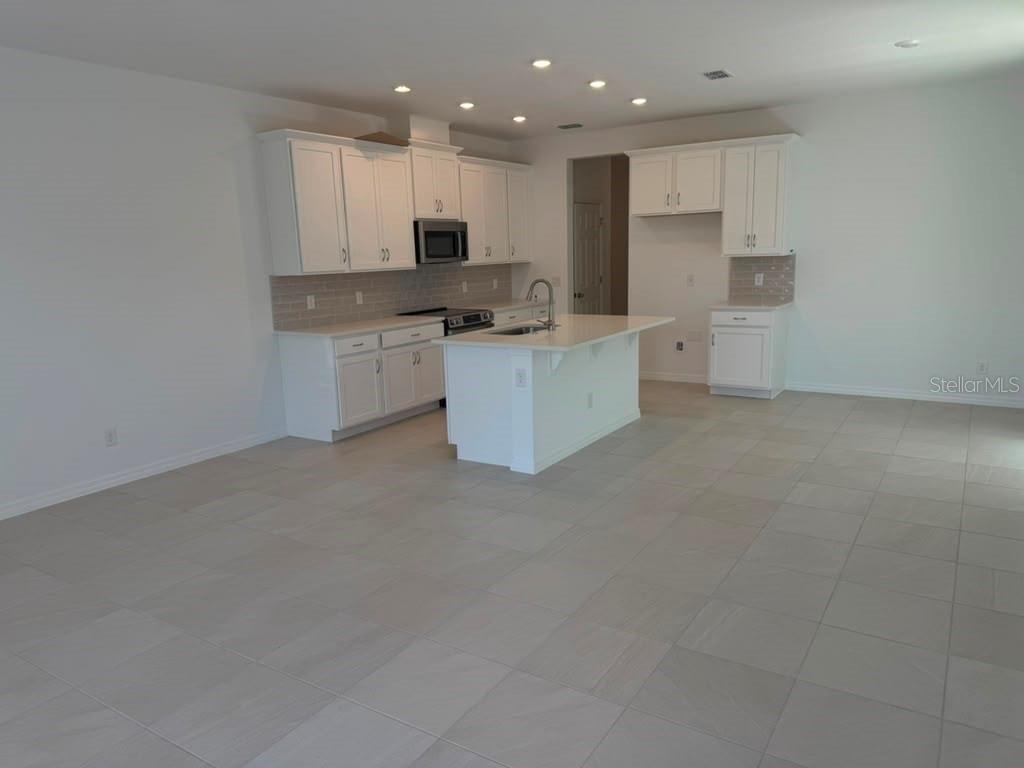 408 OAK FLAT ALLEY, GROVELAND, FL — photo 4 of 11
