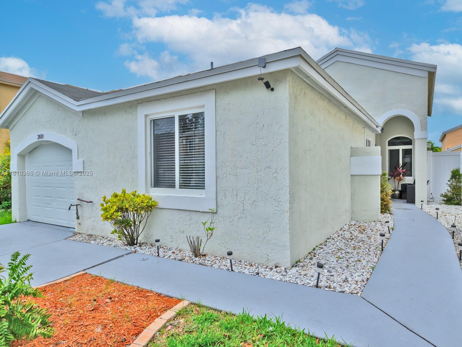 2810 River Run Cir E, Miramar FL 33025