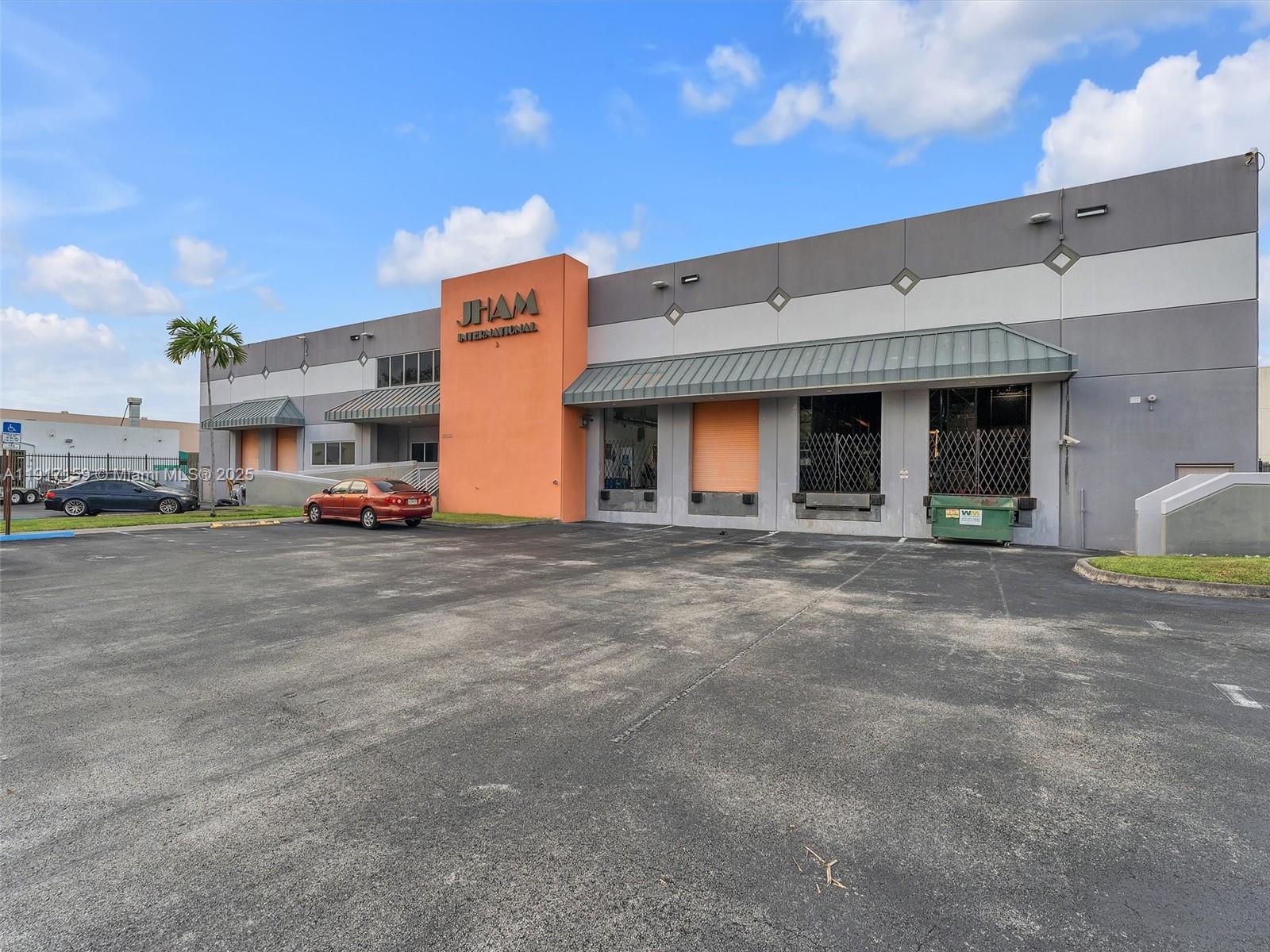 10855 NW 27th St, Doral FL 33172