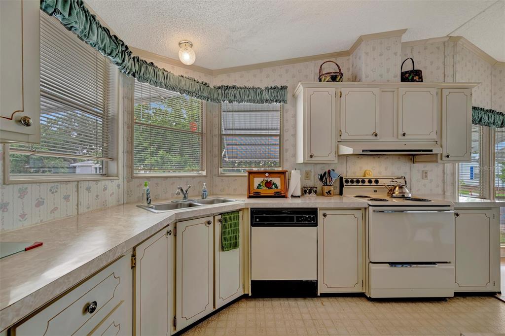 106 N SAINT GEORGE CIRCLE, APOLLO BEACH, FL — photo 5 of 30
