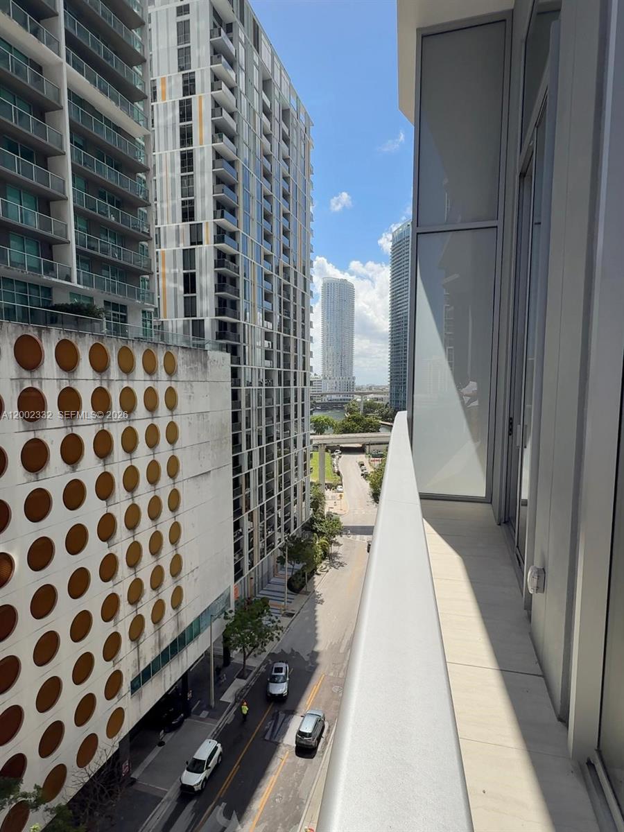 77 SE 5th street # 1010, Miami FL 33131